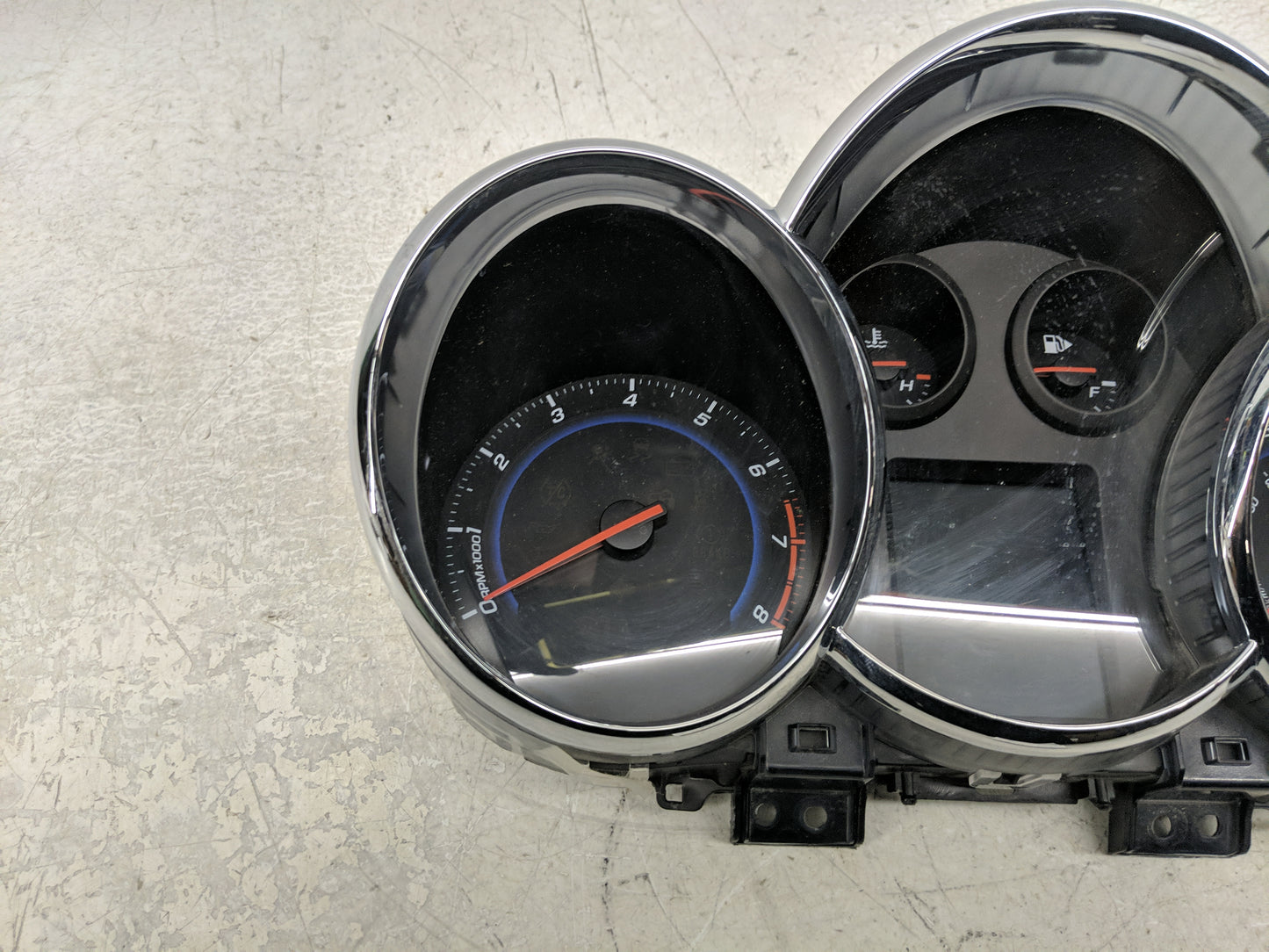 2013-2014 Chevrolet Cruze Instrument Cluster Speedometer Gauges P/N:95129376 Fits Fits 2013 2014 OEM Used Auto Parts - Oemus