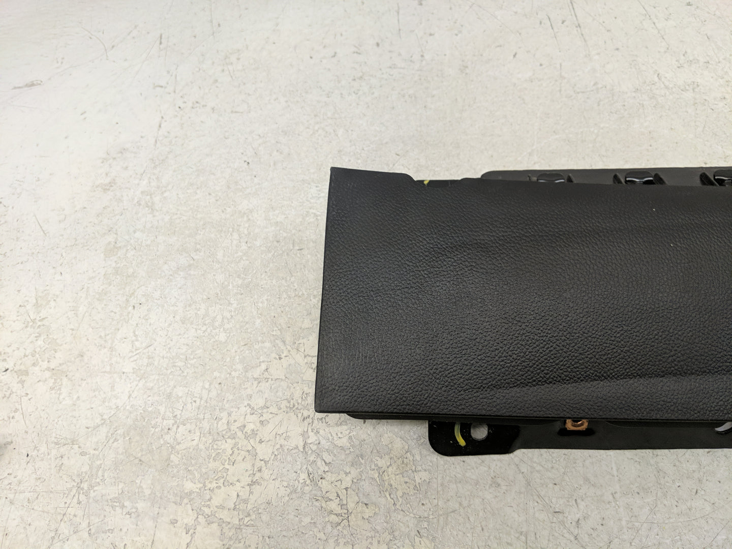 2013-2016 Chevrolet Cruze Air Bag Driver Left Knee OEM P/N:95910046 Fits Fits 2013 2014 2015 2016 OEM Used Auto Parts - Oemu