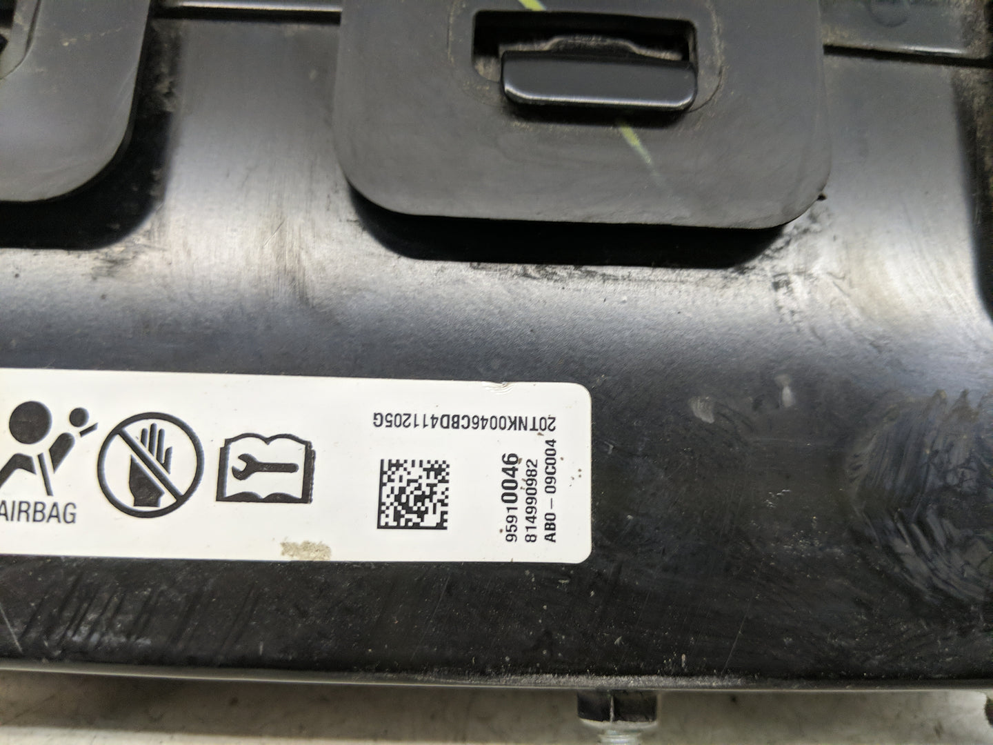 2013-2016 Chevrolet Cruze Air Bag Driver Left Knee OEM P/N:95910046 Fits Fits 2013 2014 2015 2016 OEM Used Auto Parts - Oemu