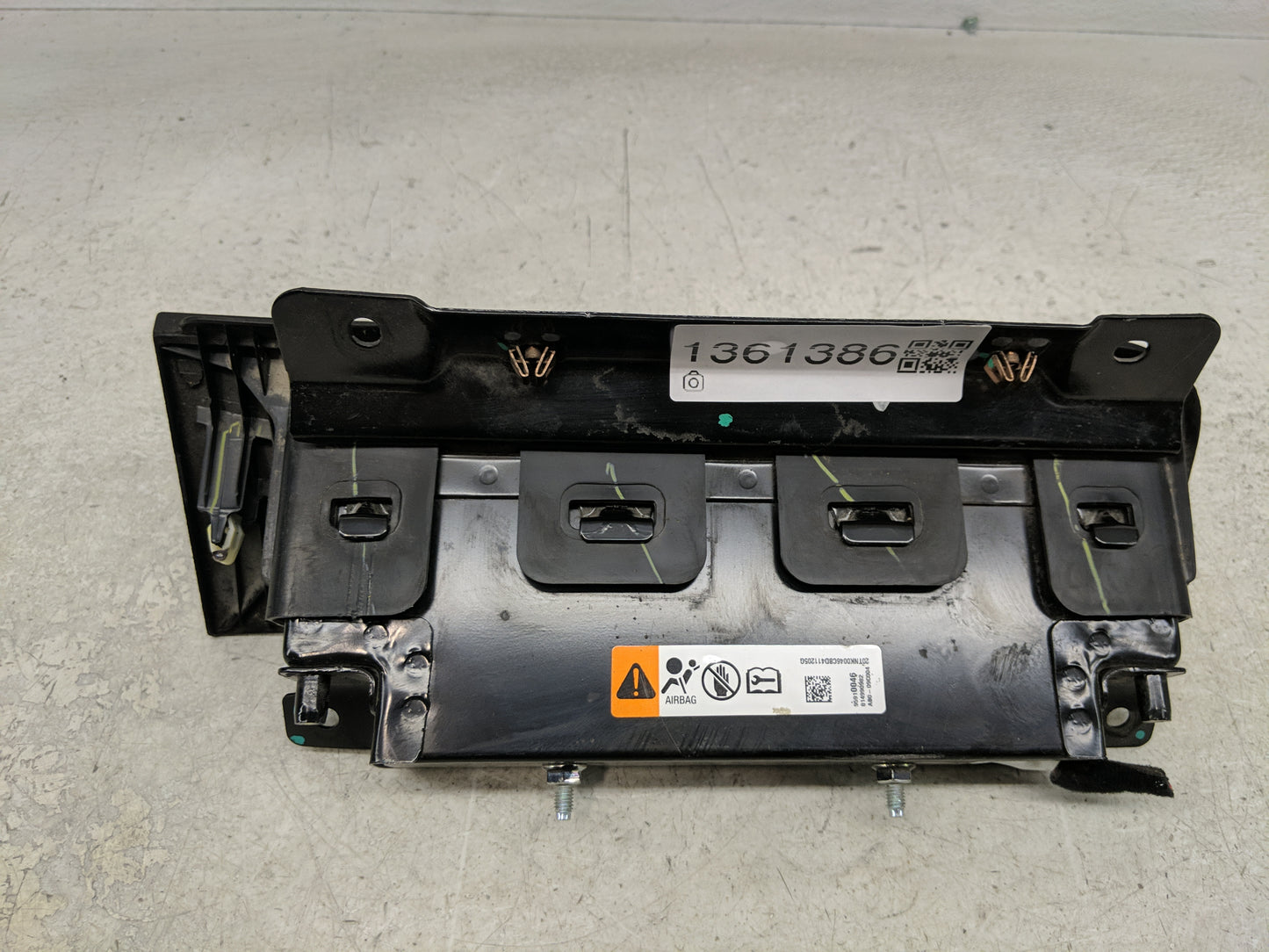 2013-2016 Chevrolet Cruze Air Bag Driver Left Knee OEM P/N:95910046 Fits Fits 2013 2014 2015 2016 OEM Used Auto Parts - Oemu