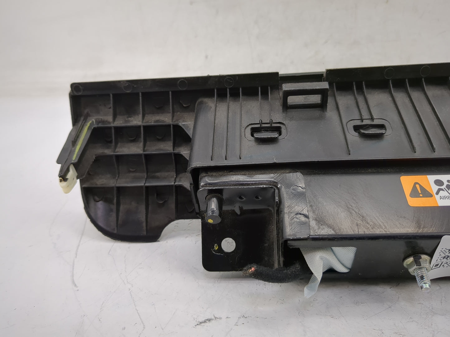 2014 Chevrolet Cruze Air Bag Passenger Right Knee OEM P/N:A1IM01-309BC4BJ4G0 20TML004BCXDE1060TP Fits OEM Used Auto Parts - 