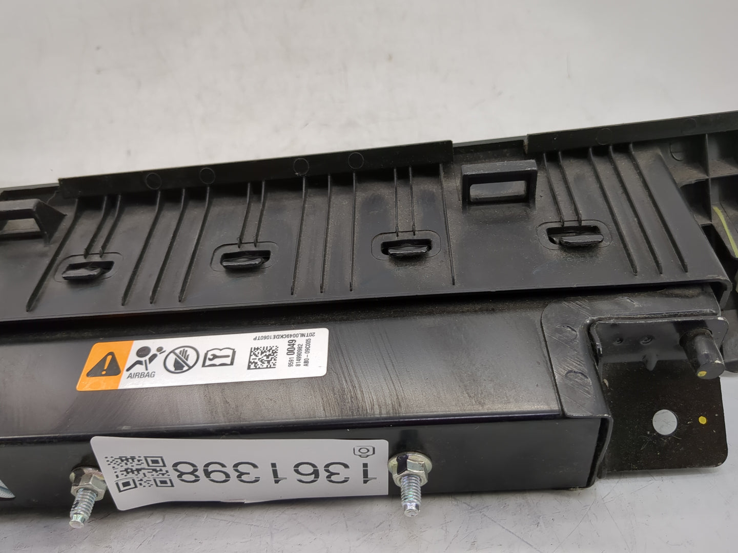 2014 Chevrolet Cruze Air Bag Passenger Right Knee OEM P/N:A1IM01-309BC4BJ4G0 20TML004BCXDE1060TP Fits OEM Used Auto Parts - 