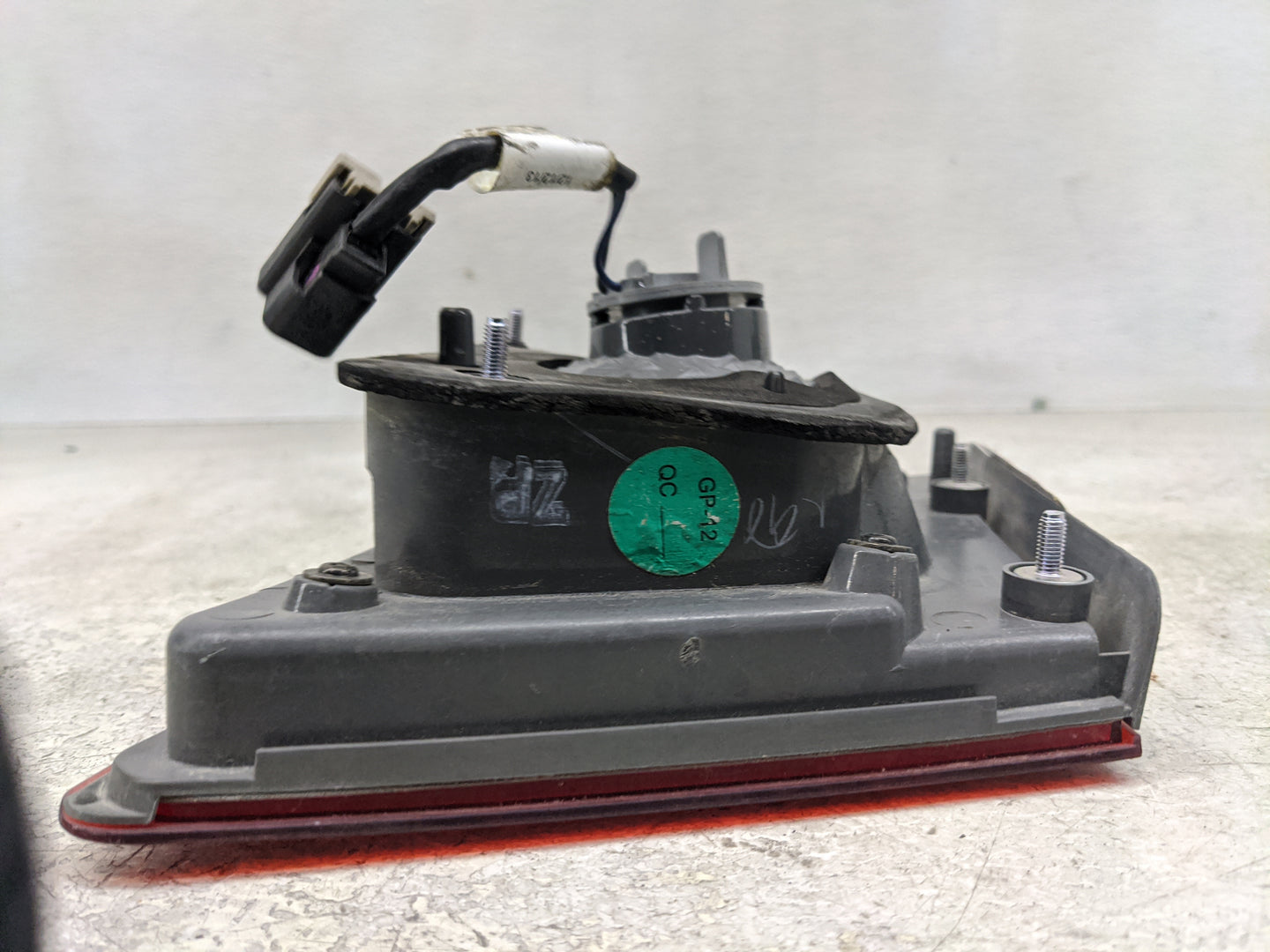 2011-2016 Chevrolet Cruze Tail Light Assembly Passenger Right OEM Fits Fits 2011 2012 2013 2014 2015 2016 OEM Used Auto Part