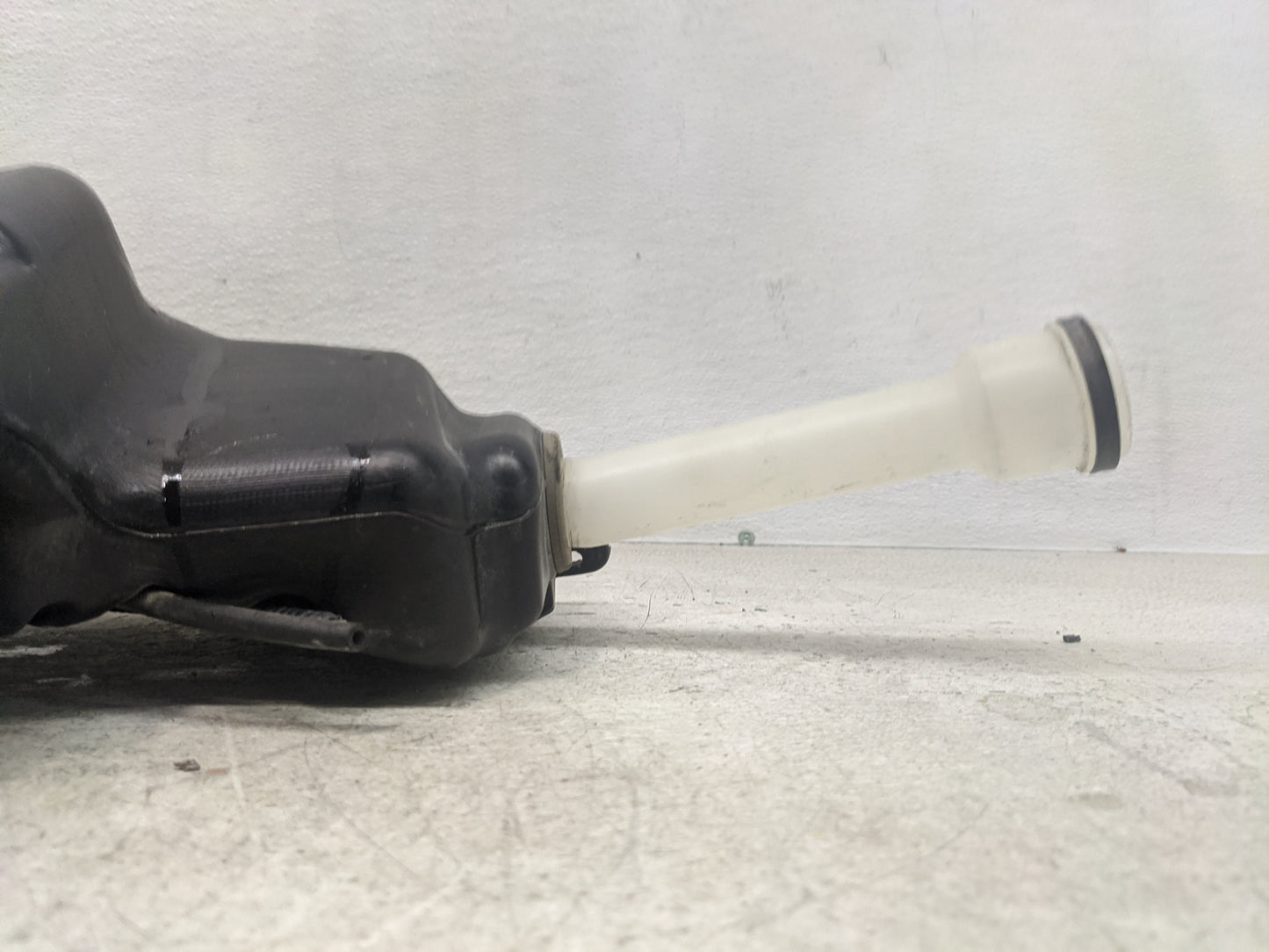 2014 Chevrolet Cruze Windshield Washer Fluid Reservoir Bottle Oem - Oemusedautoparts1.com