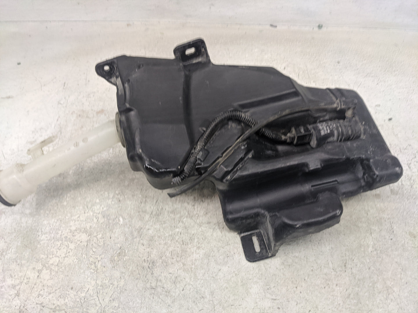 2014 Chevrolet Cruze Windshield Washer Fluid Reservoir Bottle Oem - Oemusedautoparts1.com
