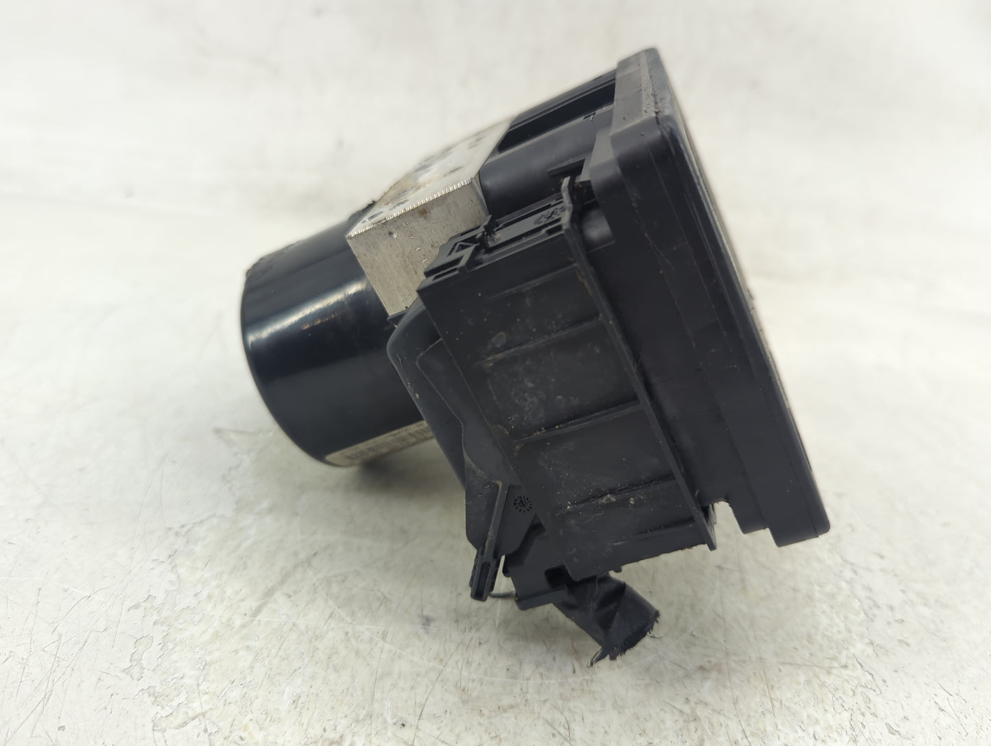 2012-2015 Chevrolet Cruze ABS Pump Control Module Replacement P/N:13434670 Fits Fits 2012 2013 2014 2015 OEM Used Auto Parts