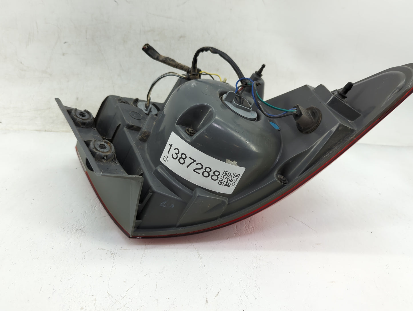 2011-2016 Chevrolet Cruze Tail Light Assembly Passenger Right OEM Fits Fits 2011 2012 2013 2014 2015 2016 OEM Used Auto Part