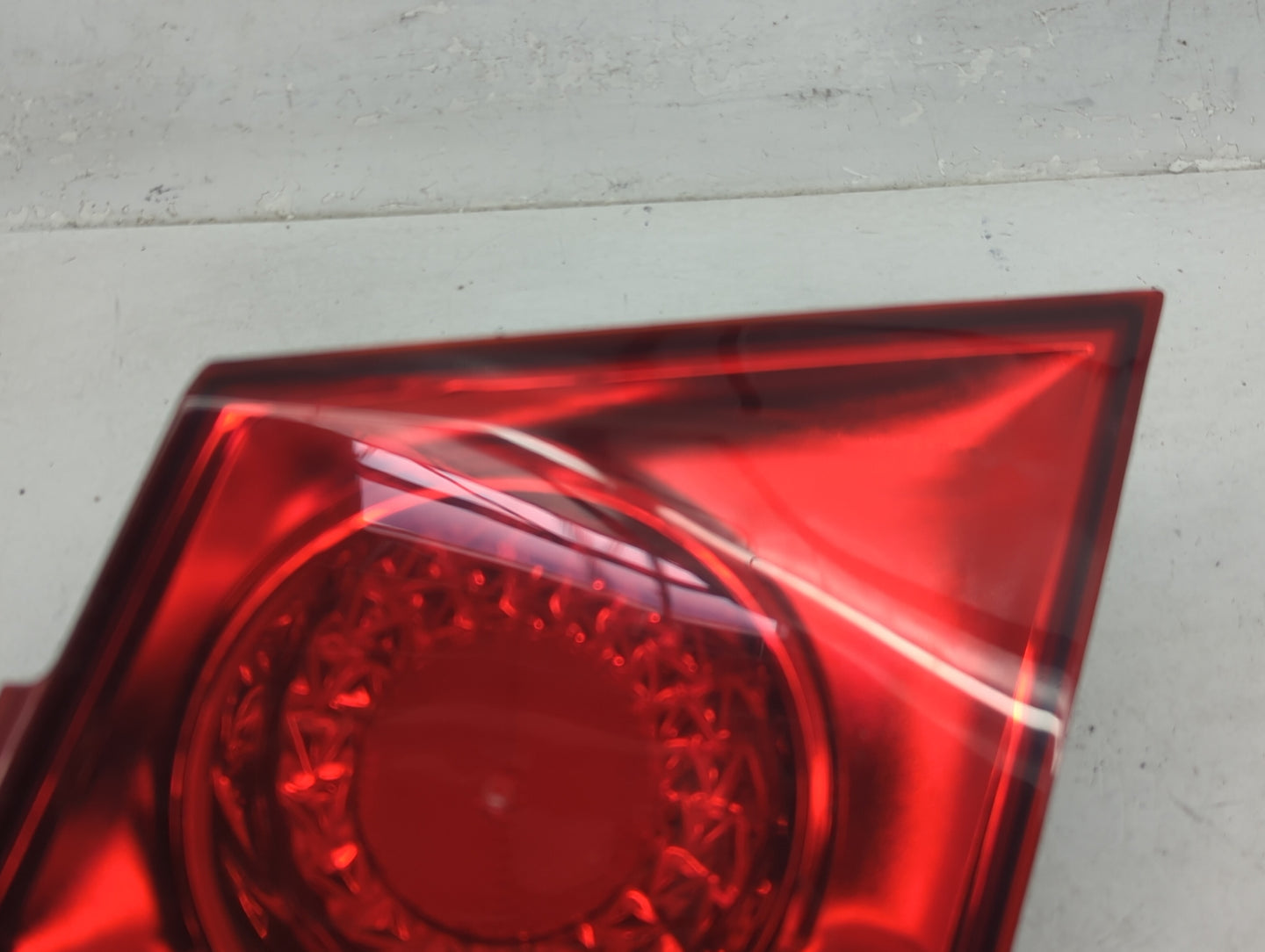 2011-2016 Chevrolet Cruze Tail Light Assembly Driver Left OEM P/N:0042124 Fits Fits 2011 2012 2013 2014 2015 2016 OEM Used A