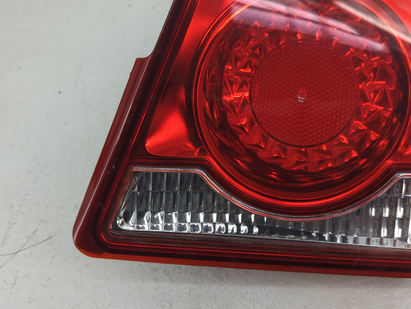 2011-2016 Chevrolet Cruze Tail Light Assembly Driver Left OEM P/N:0042124 Fits Fits 2011 2012 2013 2014 2015 2016 OEM Used A