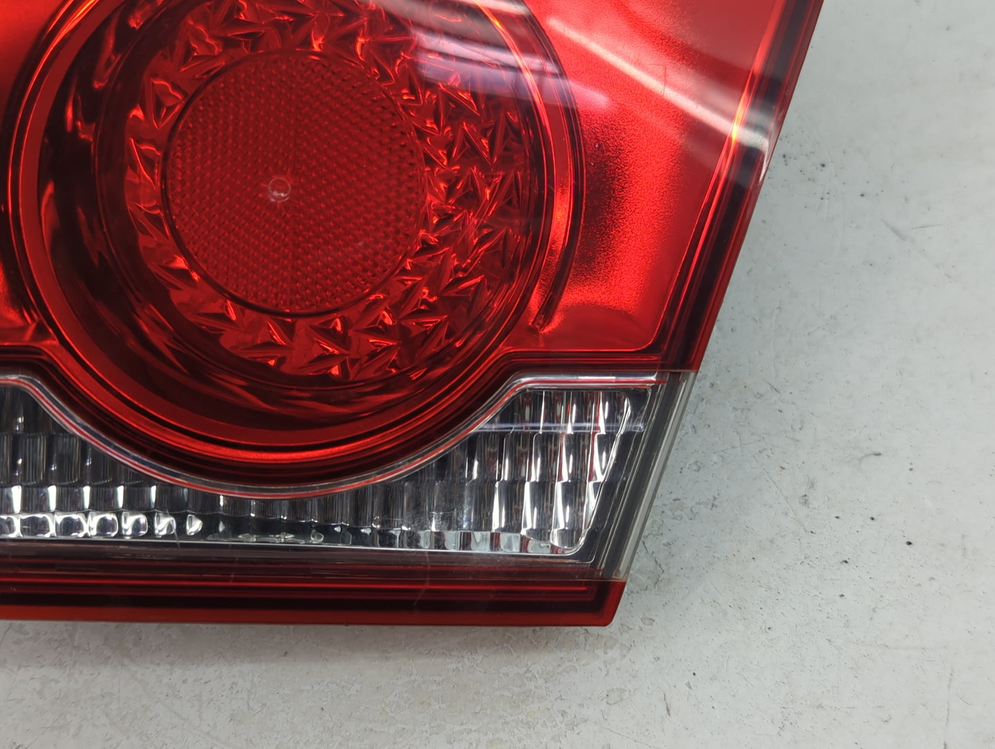 2011-2016 Chevrolet Cruze Tail Light Assembly Driver Left OEM P/N:0042124 Fits Fits 2011 2012 2013 2014 2015 2016 OEM Used A