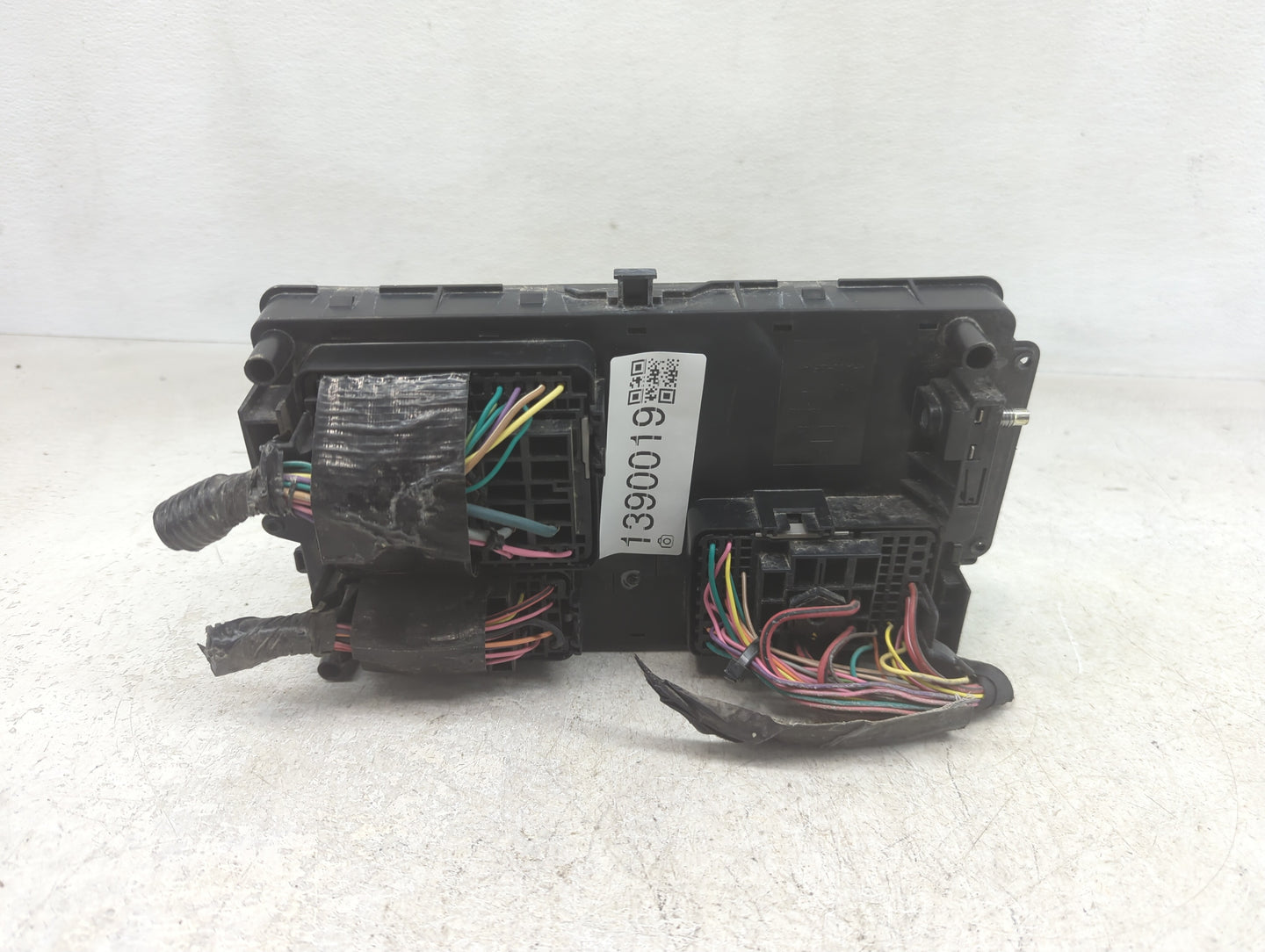 2011-2014 Chevrolet Cruze Fusebox Fuse Box Panel Relay Module P/N:812461952 Fits Fits 2011 2012 2013 2014 OEM Used Auto Part