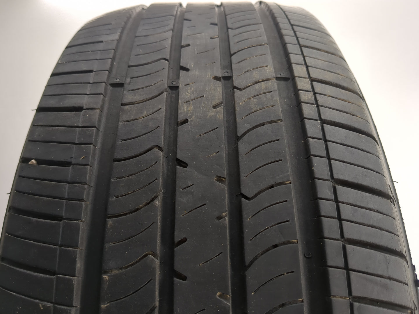 Used Tire 215/60R16 MASTERCRAFT COURSER QUEST 95V - Tread Depth 8/32 - Oemusedautoparts1.com