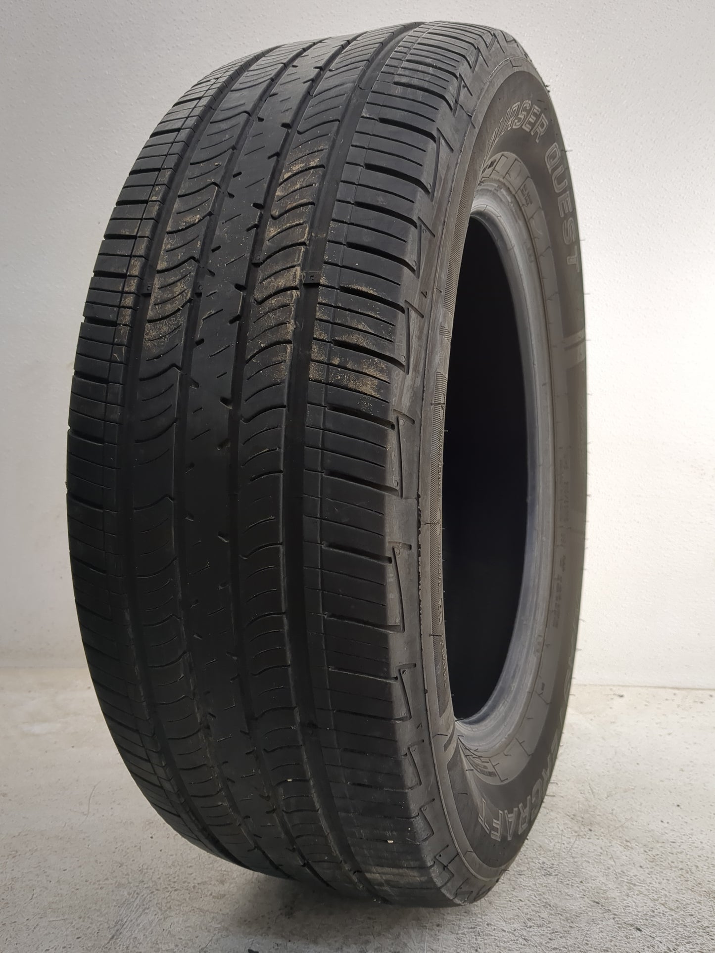 Used Tire 215/60R16 MASTERCRAFT COURSER QUEST 95V - Tread Depth 8/32 - Oemusedautoparts1.com