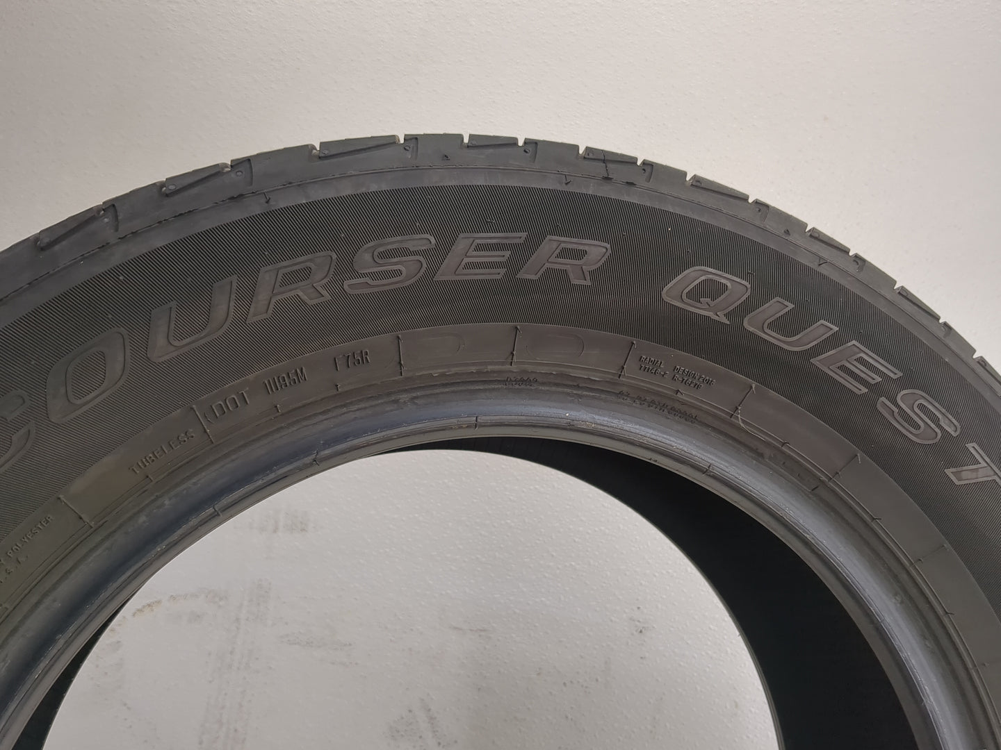 Used Tire 215/60R16 MASTERCRAFT COURSER QUEST 95V - Tread Depth 8/32 - Oemusedautoparts1.com