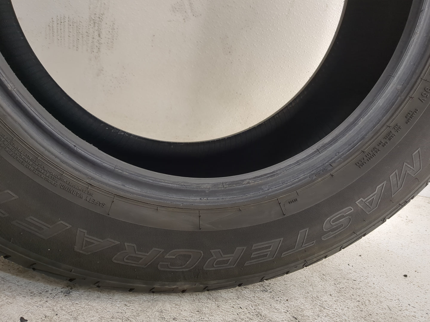 Used Tire 215/60R16 MASTERCRAFT COURSER QUEST 95V - Tread Depth 8/32 - Oemusedautoparts1.com