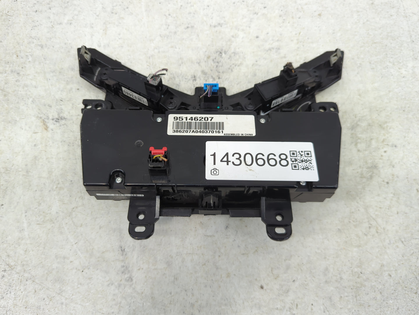 2014 Chevrolet Cruze Climate Control Module Temperature AC/Heater Replacement P/N:95146207 Fits OEM Used Auto Parts - Oemuse