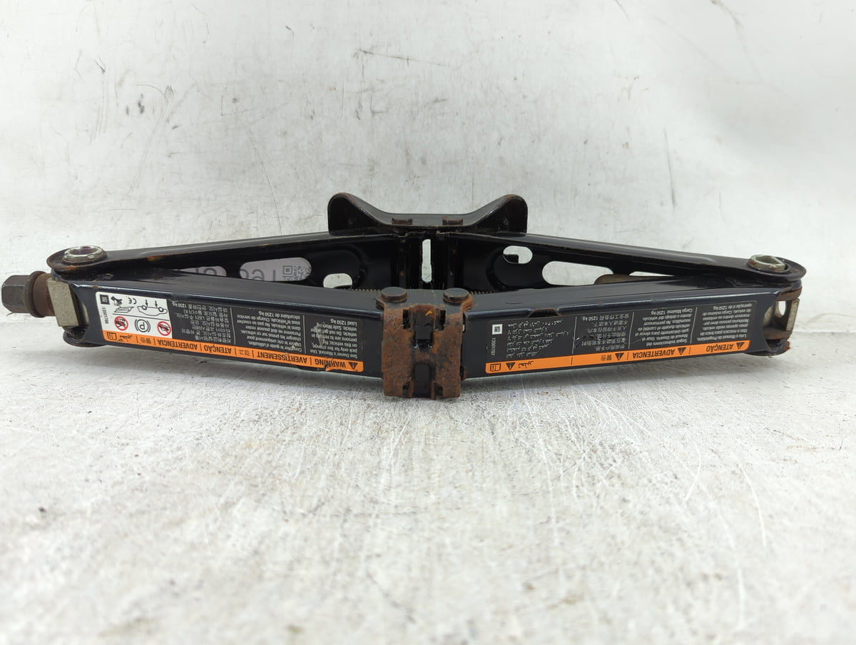 2014 Chevrolet Cruze Spare Scissor Car Jack 1431591 - Oemusedautoparts1.com