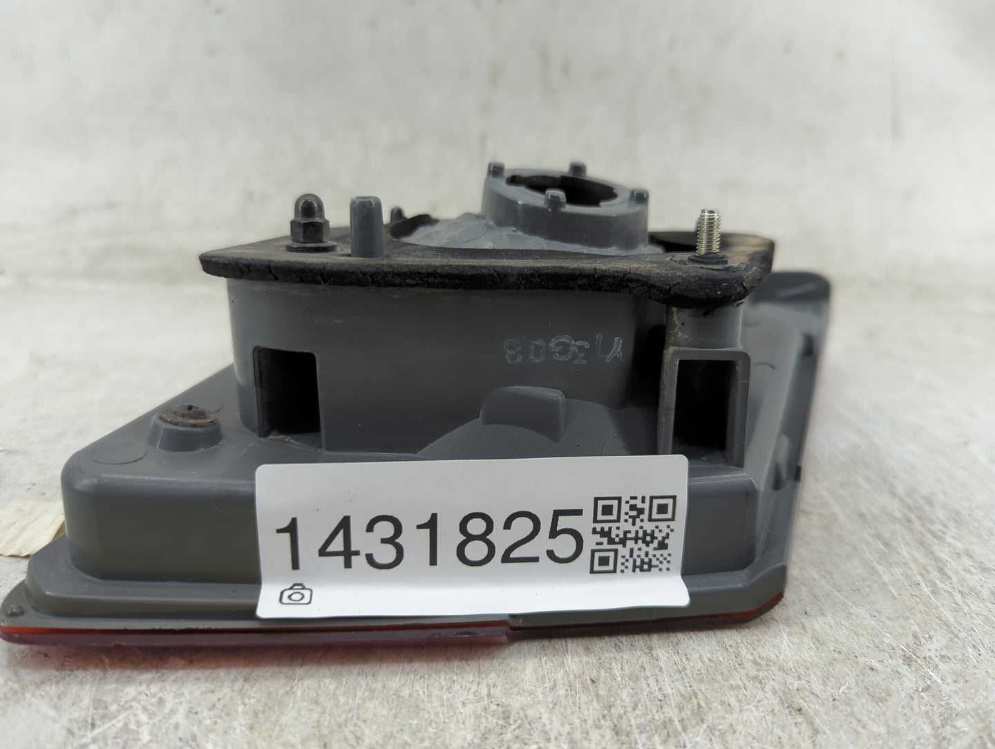 2011-2016 Chevrolet Cruze Tail Light Assembly Passenger Right OEM Fits Fits 2011 2012 2013 2014 2015 2016 OEM Used Auto Part