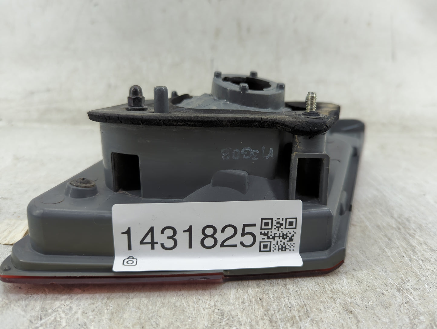 2011-2016 Chevrolet Cruze Tail Light Assembly Passenger Right OEM Fits Fits 2011 2012 2013 2014 2015 2016 OEM Used Auto Part