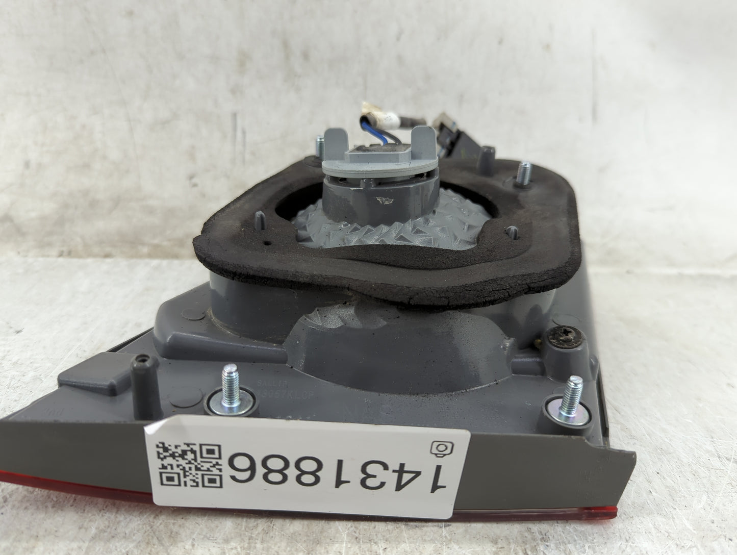 2011-2016 Chevrolet Cruze Tail Light Assembly Passenger Right OEM Fits Fits 2011 2012 2013 2014 2015 2016 OEM Used Auto Part
