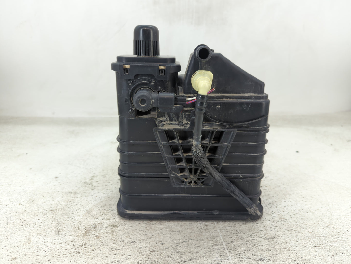 2014 Chevrolet Cruze Fuel Vapor Charcoal Canister 1431989 - Oemusedautoparts1.com