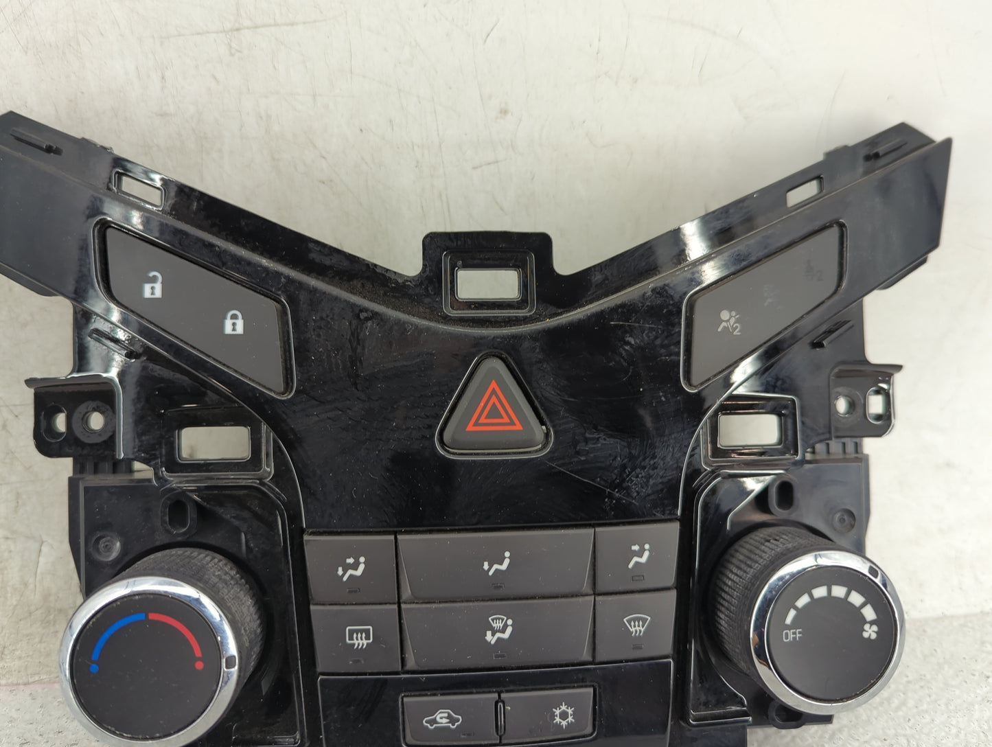2012-2016 Chevrolet Cruze Climate Control Module Temperature AC/Heater Replacement P/N:95146207 386207A040125773 Fits OEM Us