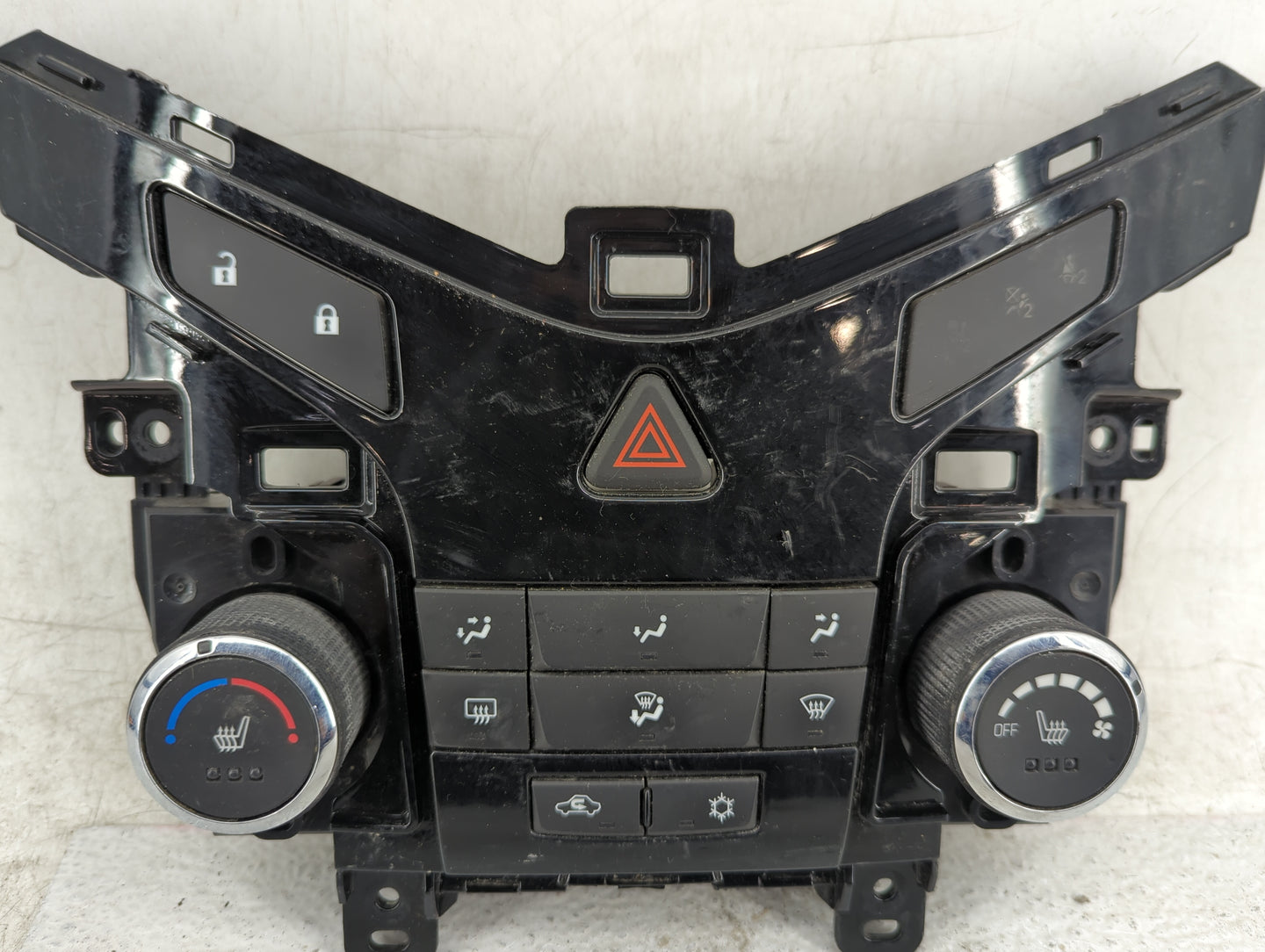 2012-2016 Chevrolet Cruze Climate Control Module Temperature AC/Heater Replacement P/N:95146208 386208A040370168 Fits OEM Us