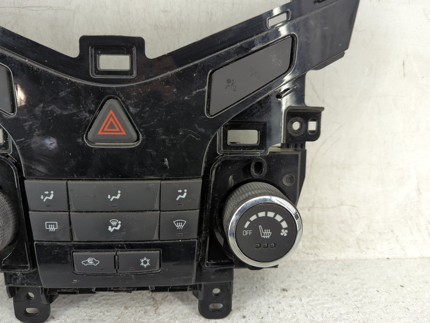 2012-2016 Chevrolet Cruze Climate Control Module Temperature AC/Heater Replacement P/N:95146208 386208A040370168 Fits OEM Us