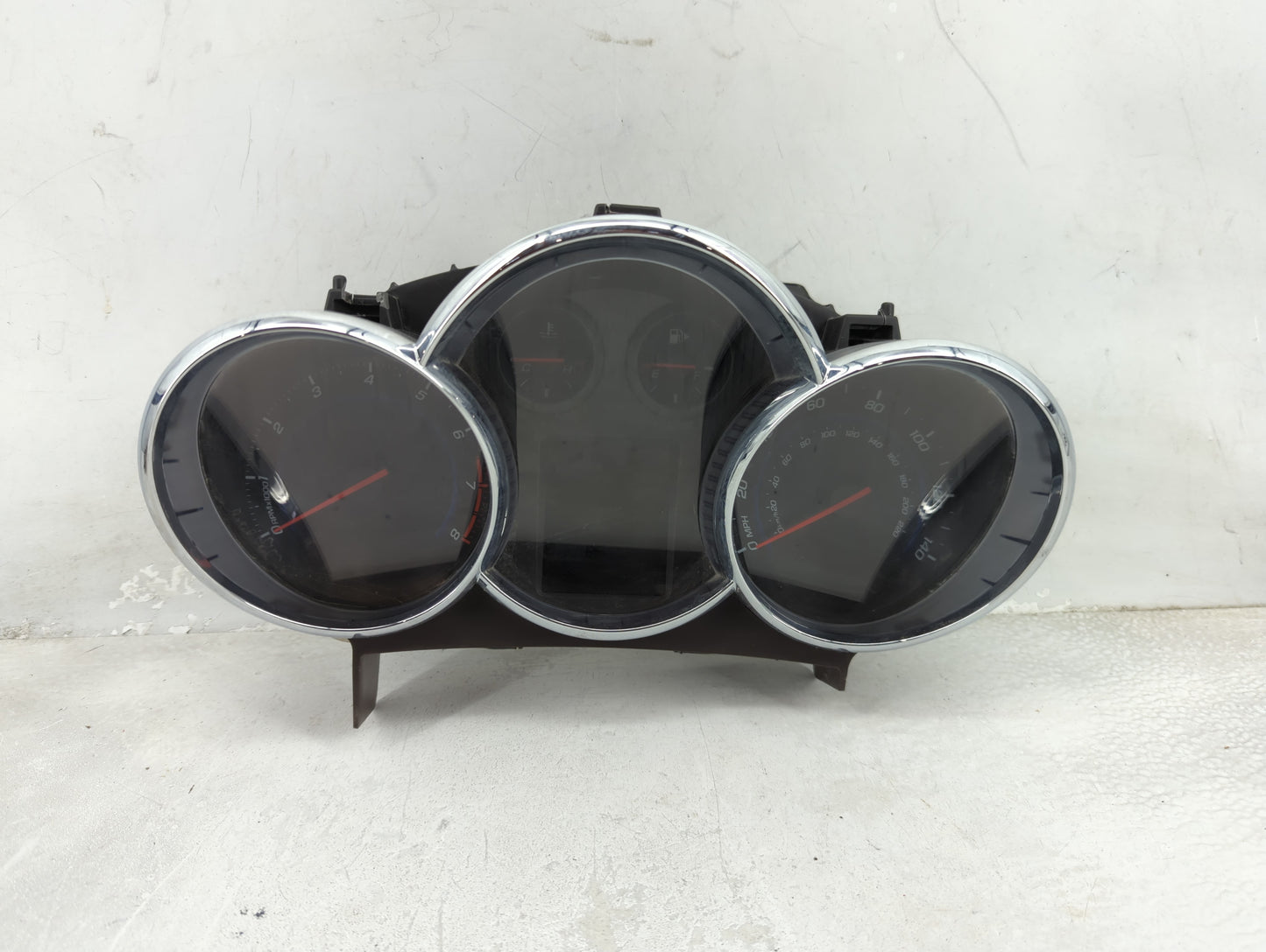 2013-2014 Chevrolet Cruze Instrument Cluster Speedometer Gauges P/N:95129376 Fits Fits 2013 2014 OEM Used Auto Parts - Oemus