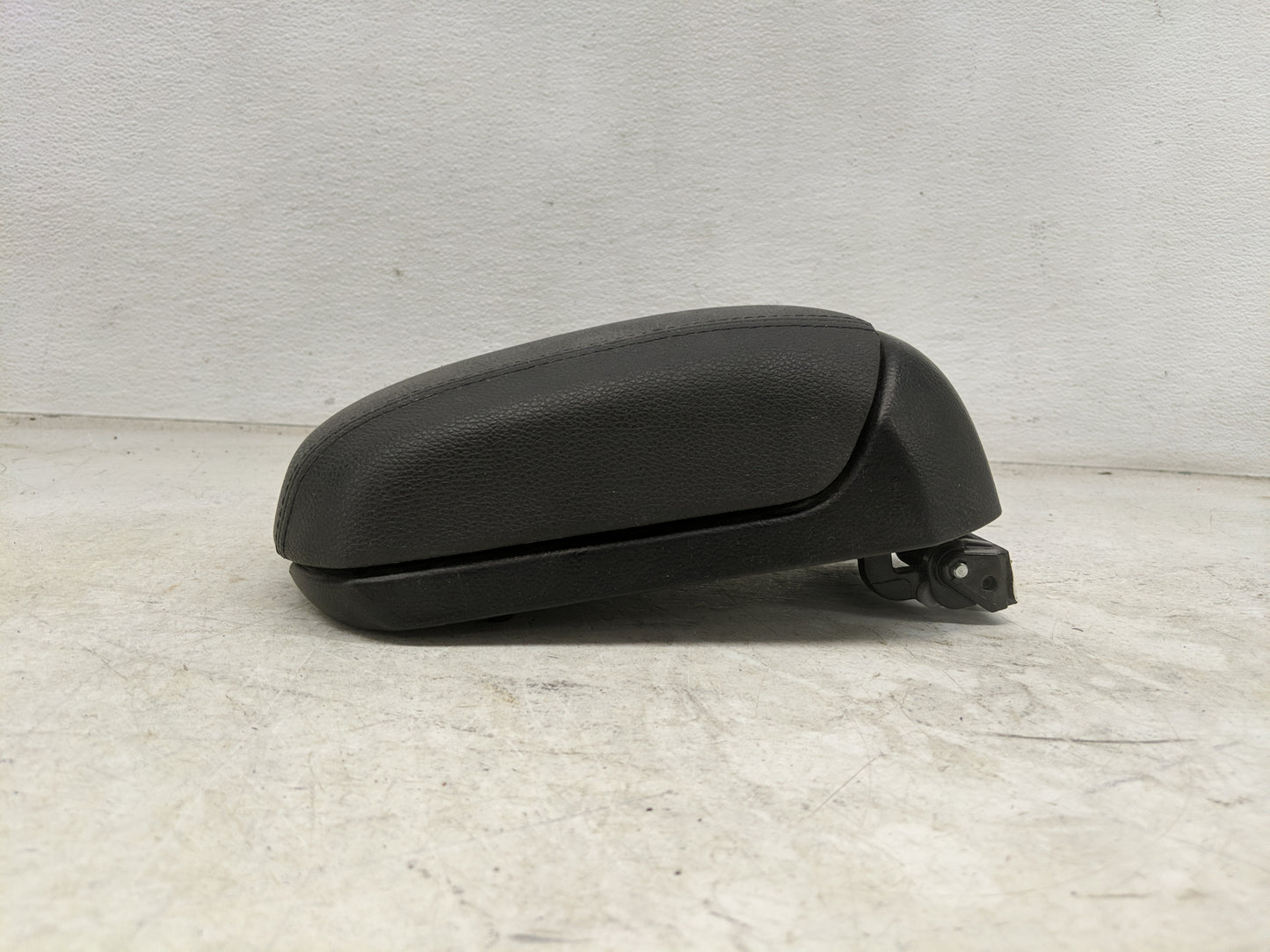 2014 Chevrolet Cruze Center Console Armrest Cover Lid Fits OEM Used Auto Parts - Oemusedautoparts1.com