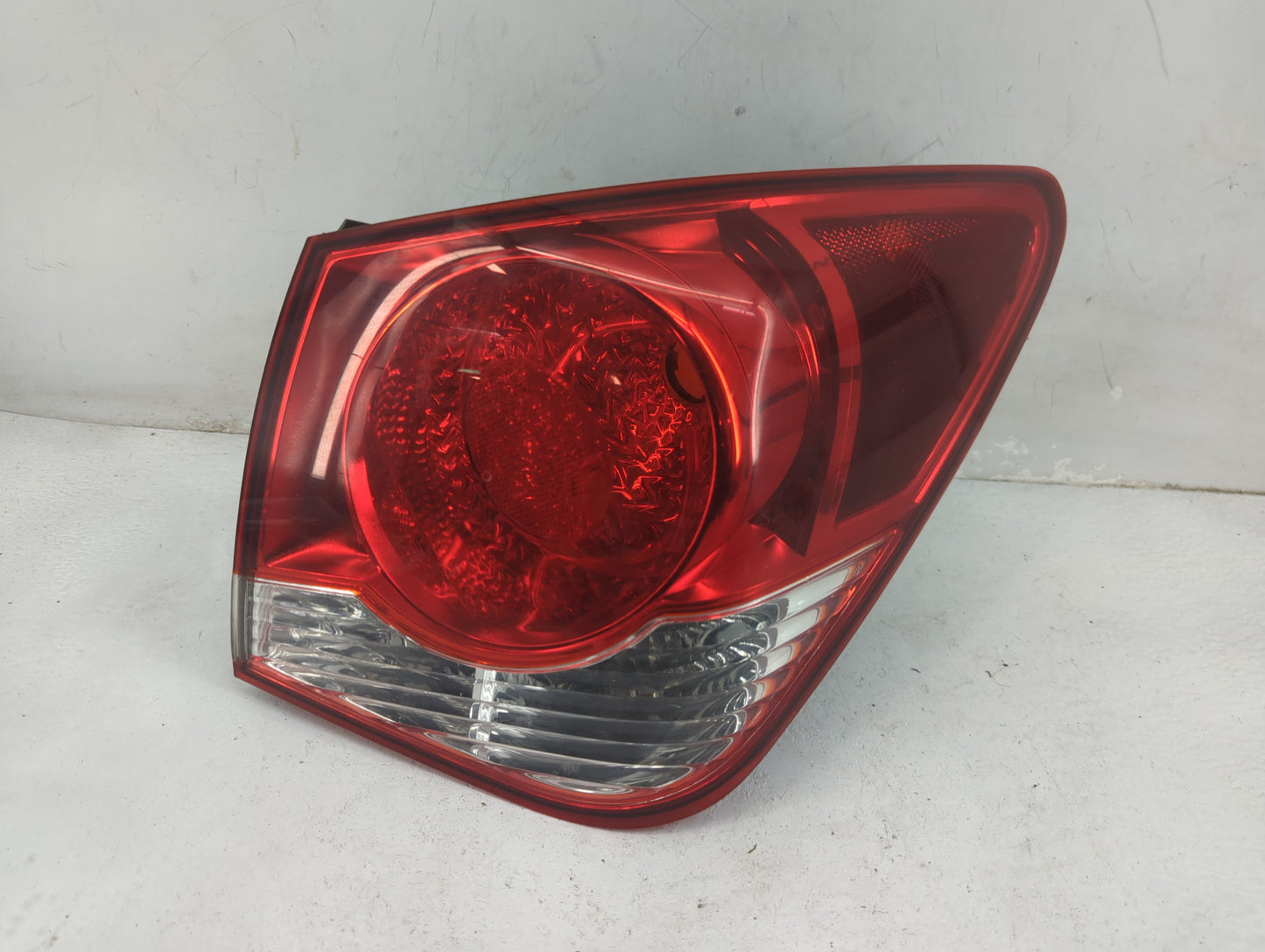 2011 Chevrolet Cruze Passenger Right Side Deck Lid Mounted Tail Light 1441357 - Oemusedautoparts1.com