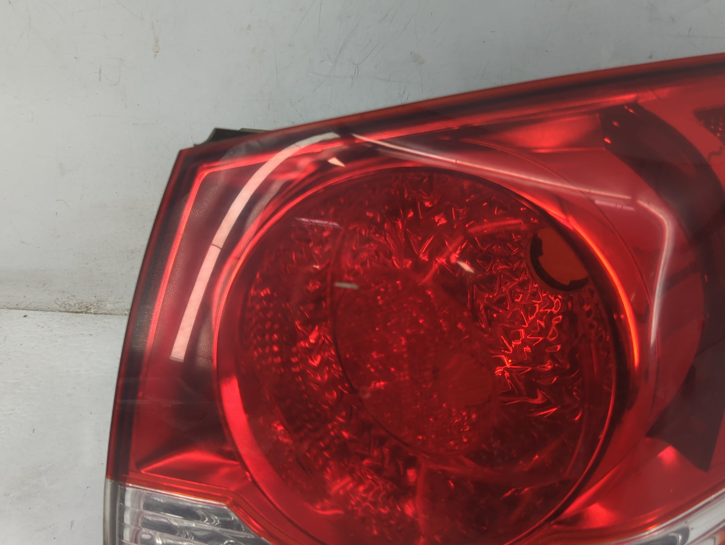 2011 Chevrolet Cruze Passenger Right Side Deck Lid Mounted Tail Light 1441357 - Oemusedautoparts1.com