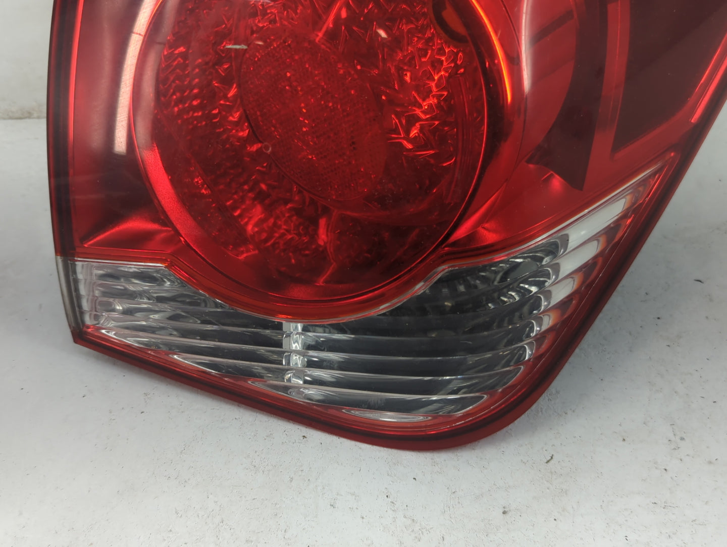 2011 Chevrolet Cruze Passenger Right Side Deck Lid Mounted Tail Light 1441357 - Oemusedautoparts1.com