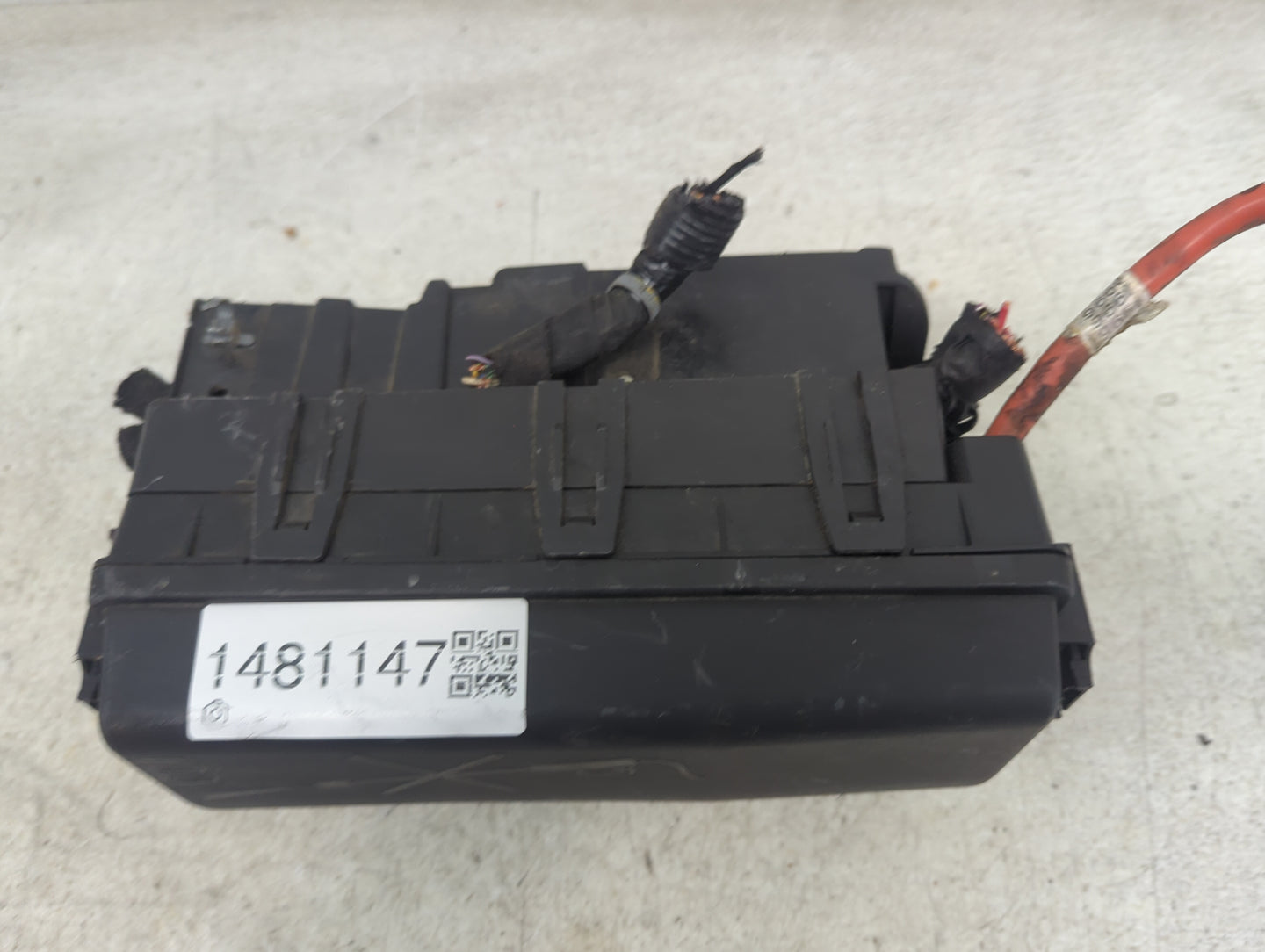 2011-2014 Chevrolet Cruze Fusebox Fuse Box Panel Relay Module P/N: 95942232 Fits Fits 2011 2012 2013 2014 OEM Used Auto Part