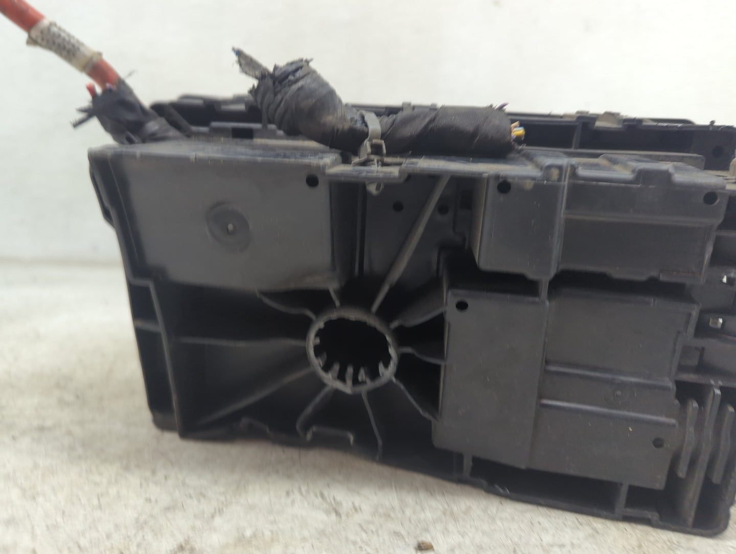 2011-2014 Chevrolet Cruze Fusebox Fuse Box Panel Relay Module P/N: 95942232 Fits Fits 2011 2012 2013 2014 OEM Used Auto Part