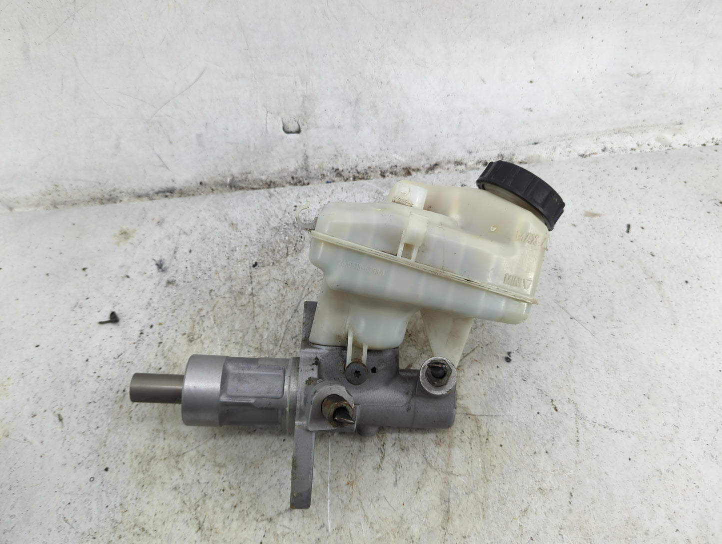 2011-2016 Chevrolet Cruze Brake Master Cylinder 1490423 - Oemusedautoparts1.com