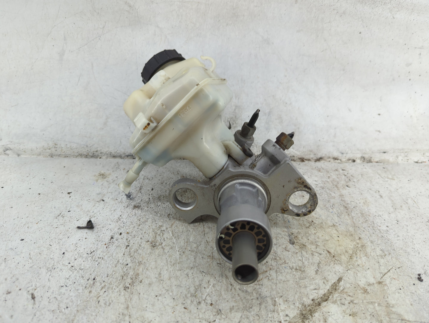 2011-2016 Chevrolet Cruze Brake Master Cylinder 1490423 - Oemusedautoparts1.com