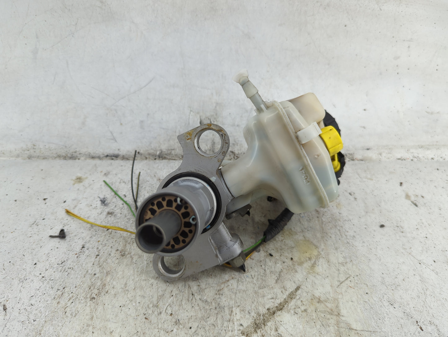 2011-2016 Chevrolet Cruze Brake Master Cylinder 1490503 - Oemusedautoparts1.com