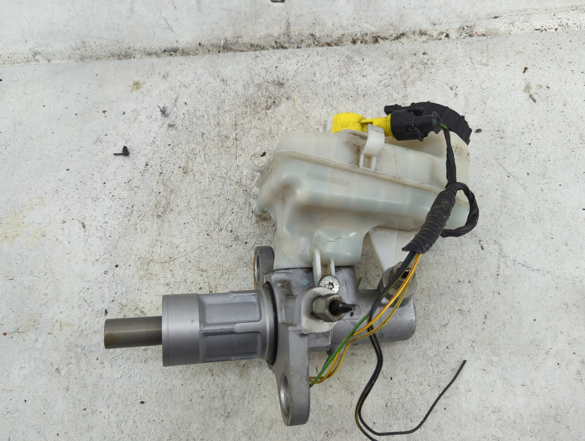 2011-2016 Chevrolet Cruze Brake Master Cylinder 1490503 - Oemusedautoparts1.com