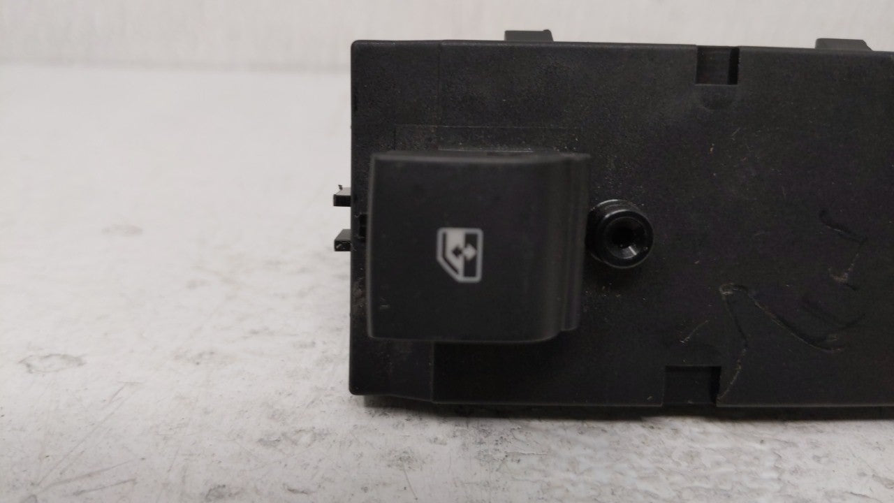 2014 Chevrolet Cruze Passeneger Right Power Window Switch 13305370 - Oemusedautoparts1.com