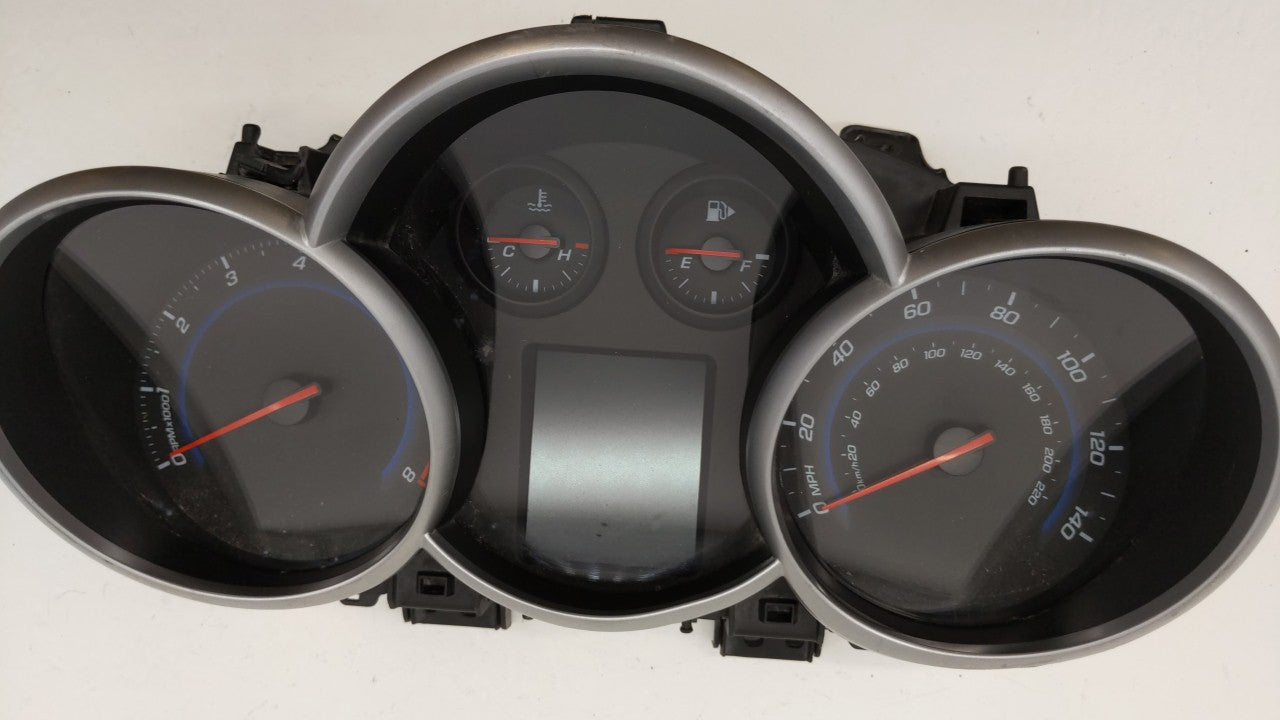 2013-2014 Chevrolet Cruze Instrument Cluster Speedometer Gauges P/N:95129378 Fits Fits 2013 2014 OEM Used Auto Parts - Oemus