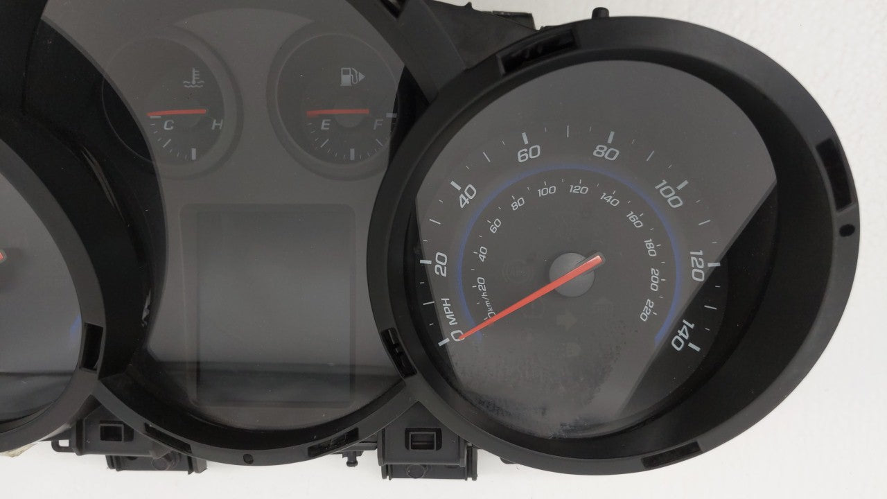 2013-2014 Chevrolet Cruze Instrument Cluster Speedometer Gauges P/N:95129378 Fits Fits 2013 2014 OEM Used Auto Parts - Oemus