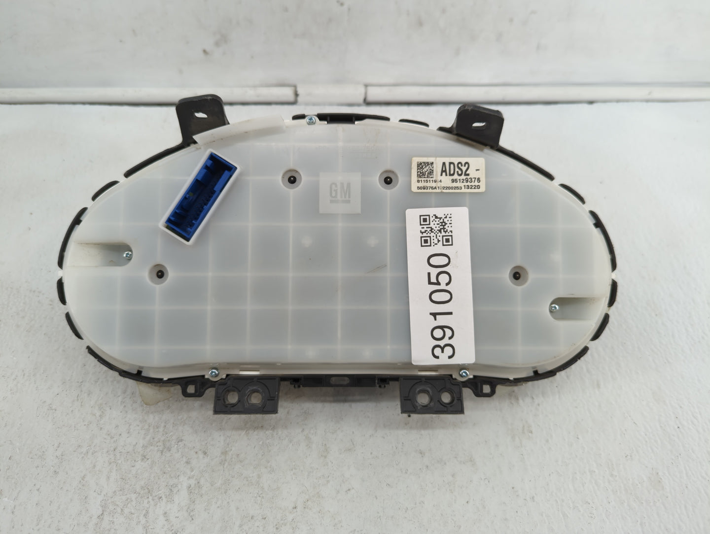 2013-2014 Chevrolet Cruze Instrument Cluster Speedometer Gauges P/N:95129376 Fits Fits 2013 2014 OEM Used Auto Parts - Oemus