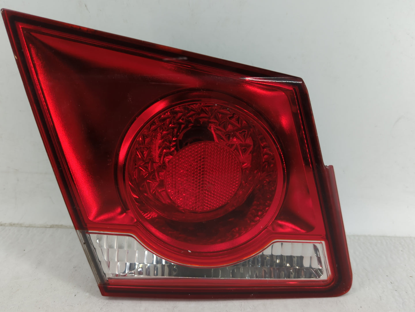 2011-2016 Chevrolet Cruze Tail Light Assembly Driver Left OEM P/N:3057KLCP Fits Fits 2011 2012 2013 2014 2015 2016 OEM Used 