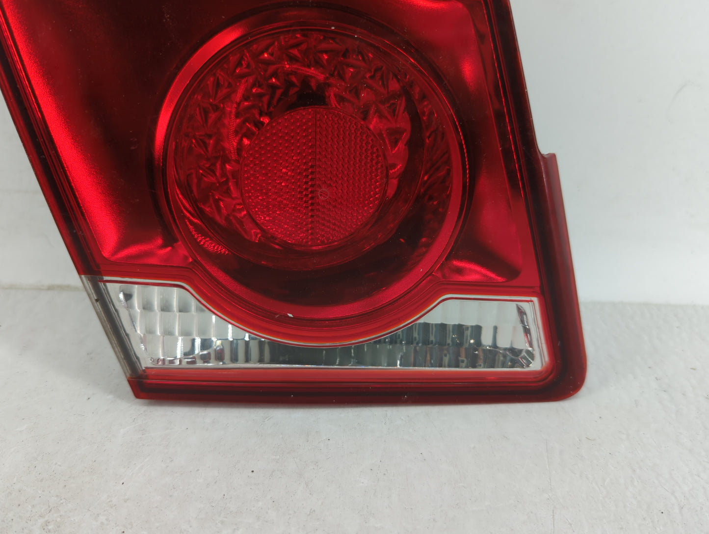 2011-2016 Chevrolet Cruze Tail Light Assembly Driver Left OEM P/N:3057KLCP Fits Fits 2011 2012 2013 2014 2015 2016 OEM Used 