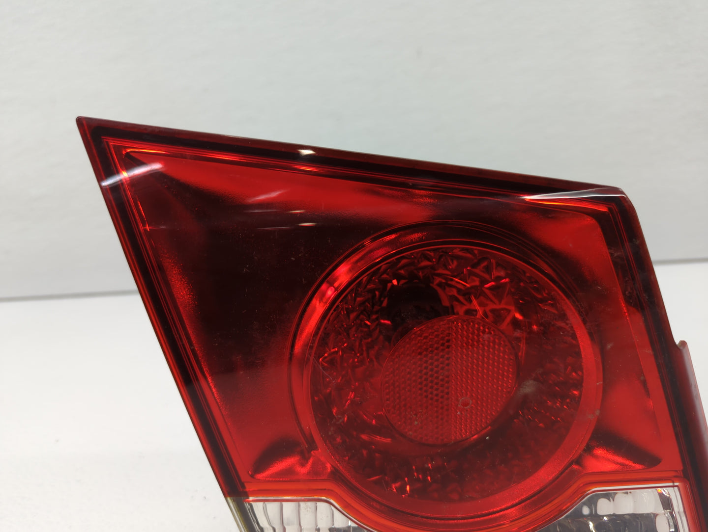 2011-2016 Chevrolet Cruze Tail Light Assembly Driver Left OEM P/N:3057KLCP Fits Fits 2011 2012 2013 2014 2015 2016 OEM Used 