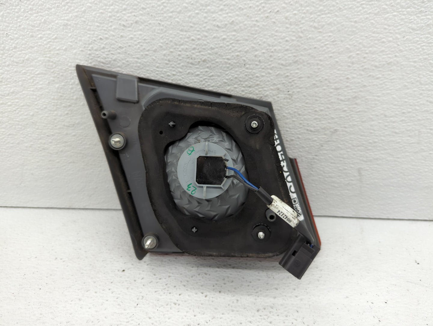 2011-2016 Chevrolet Cruze Tail Light Assembly Passenger Right OEM P/N:2T 11 1P GM Fits Fits 2011 2012 2013 2014 2015 2016 OE