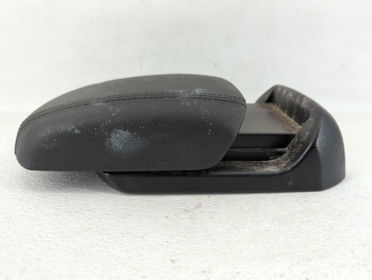 2013-2016 Chevrolet Cruze Center Console Armrest Cover Lid Black - Oemusedautoparts1.com