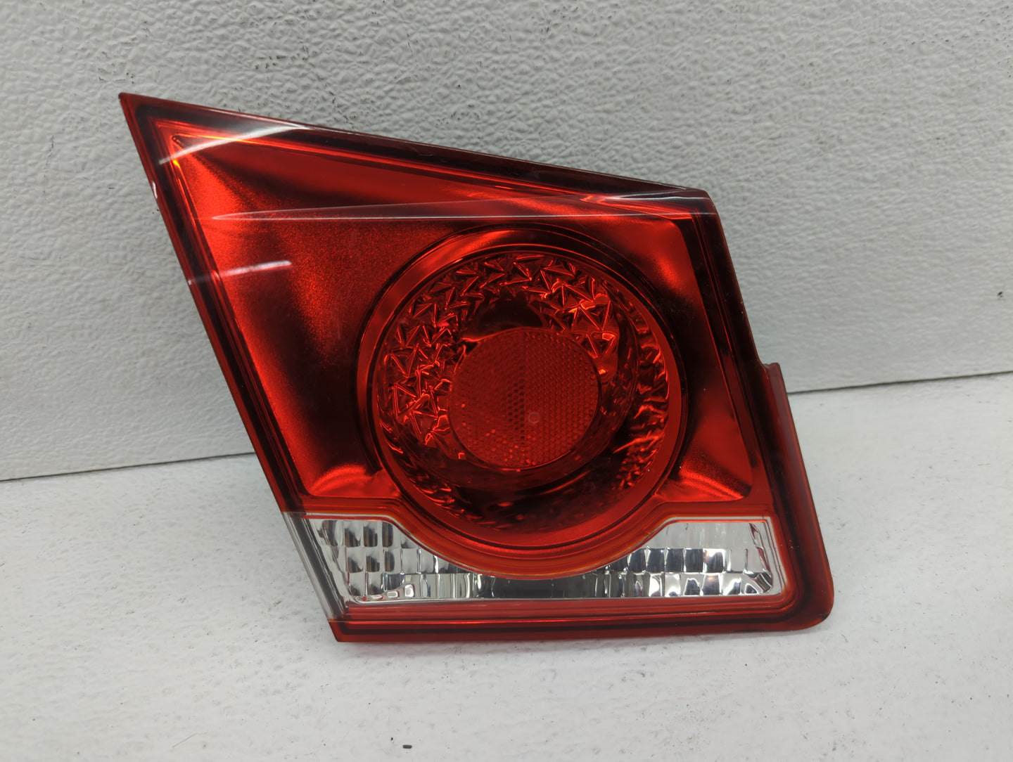 2011-2016 Chevrolet Cruze Tail Light Assembly Driver Left OEM P/N:3057KLCP Fits Fits 2011 2012 2013 2014 2015 2016 OEM Used 