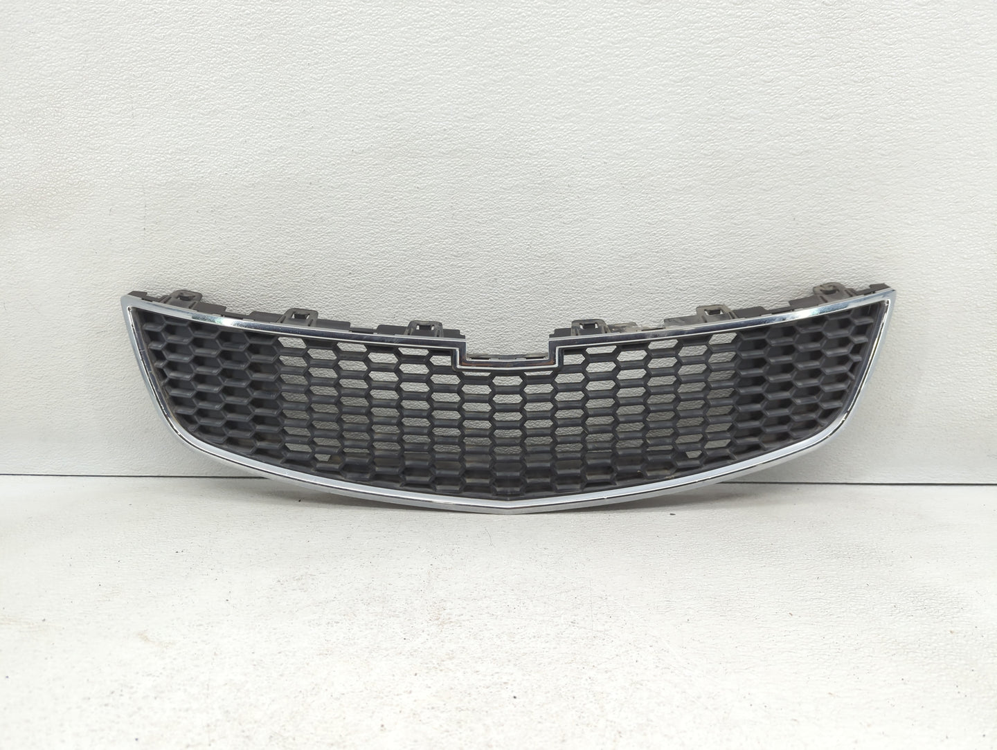 2011-2014 Chevrolet Cruze Front Grille Bumper Not Included - Oemusedautoparts1.com